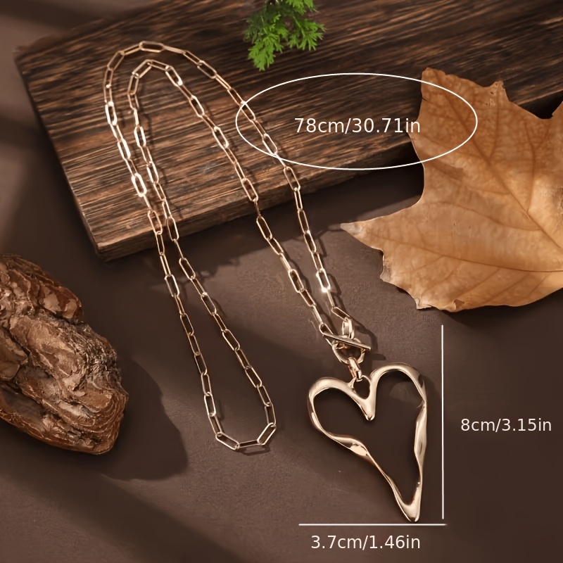 Women's Minimalist Heart-Shaped Pendant Necklace, Geometric Design
